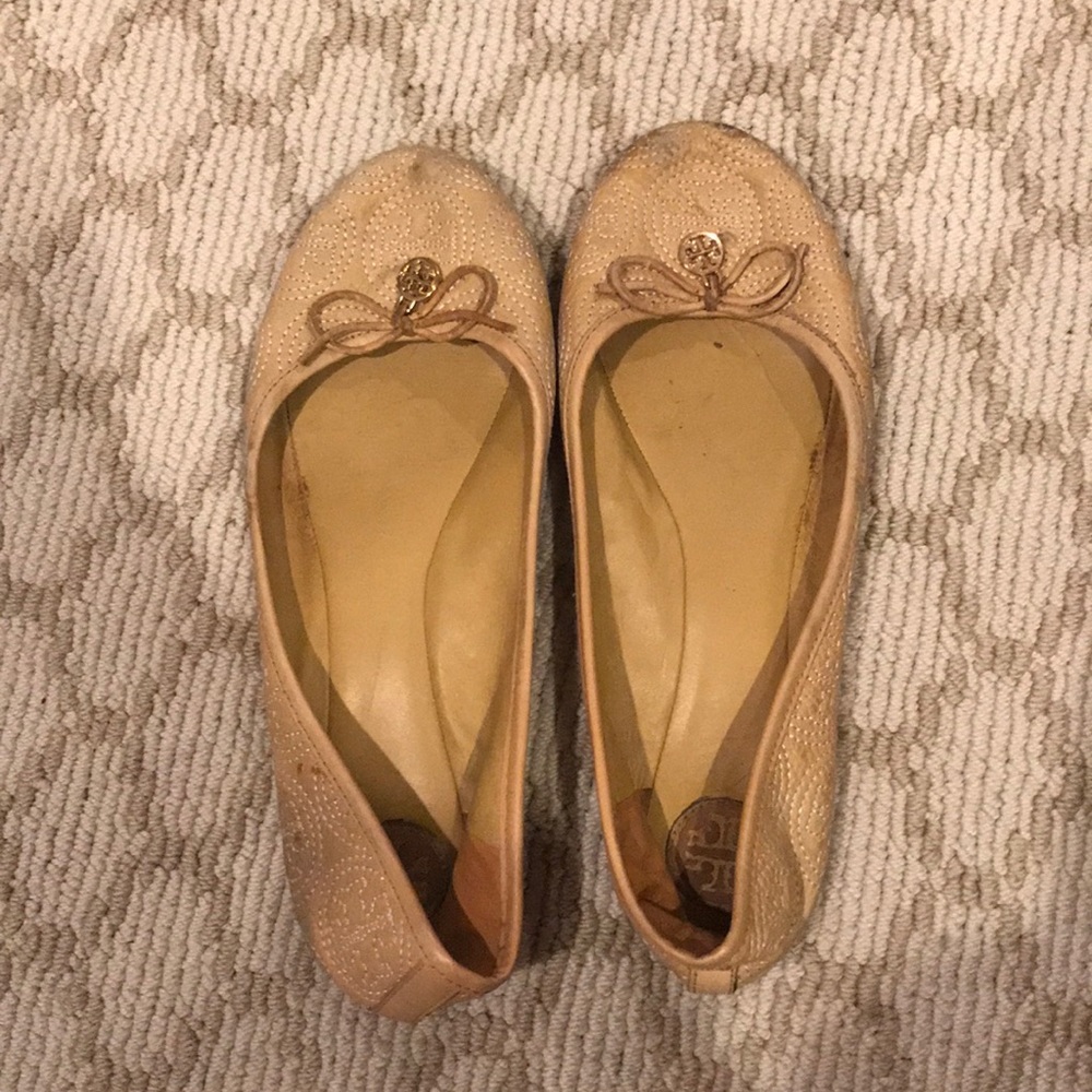 Tory Burch tan ballet flats w/ bow and gold logo